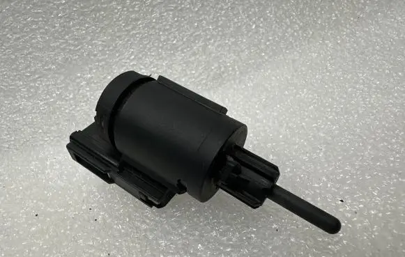 Audi A4 S4 B6 8E 8H Brake pedal sensor switch 3B0945511C
