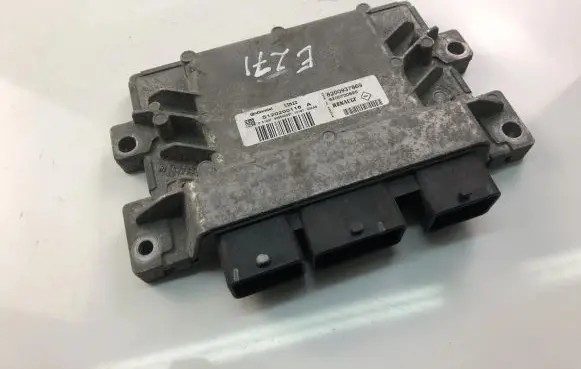 Renault Clio III Engine control unit/module ECU 8200937869 S120200116A
