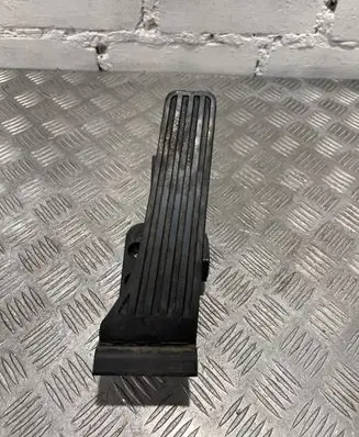 Mercedes-Benz C W204 Accelerator throttle pedal A2043000004