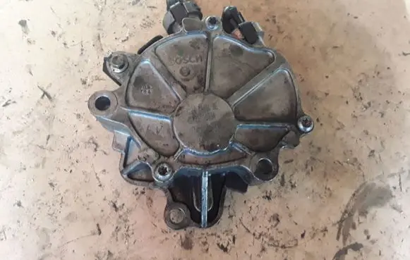 Peugeot 607 Vacuum pump 4R8Q2A451AE CLMMB20404 D1681A0000