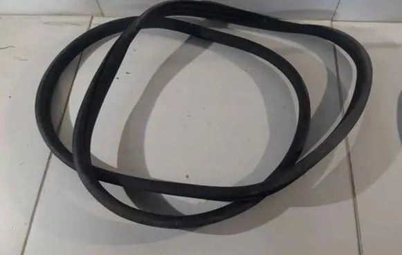Mercedes-Benz EQC Front door rubber seal