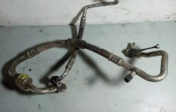 Opel Signum Air conditioning (A/C) pipe/hose 24402589