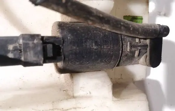Toyota Aygo AB10 Windscreen/windshield washer pump 8200091805 7700430078
