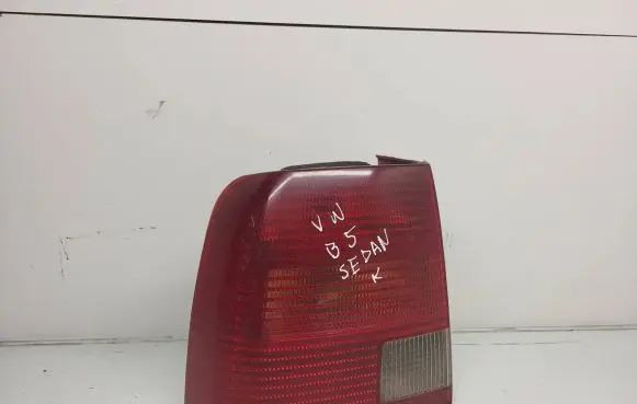 Volkswagen PASSAT B5 Rear/tail lights 084411925 03194560