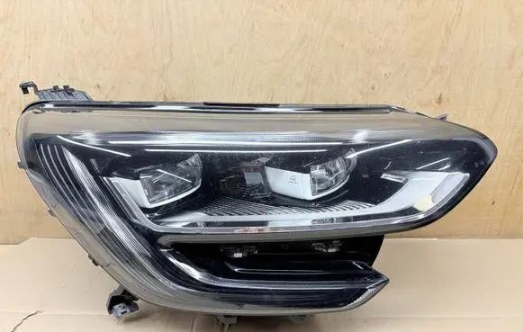 Renault Megane IV Headlight/headlamp 260104596R 90060931