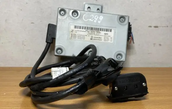 Mercedes-Benz C W204 GPS navigation control unit/module A2049026102 A1729009302