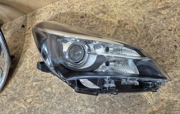 Toyota Yaris Headlight/headlamp