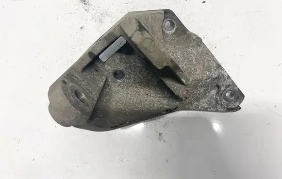 Nissan Juke I F15 Engine mounting bracket
