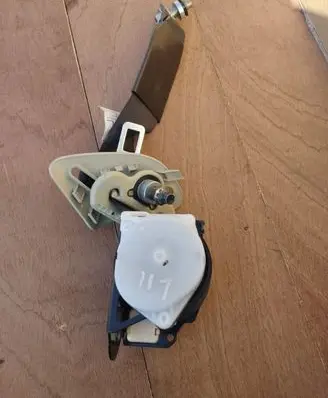 Infiniti EX Rear seatbelt