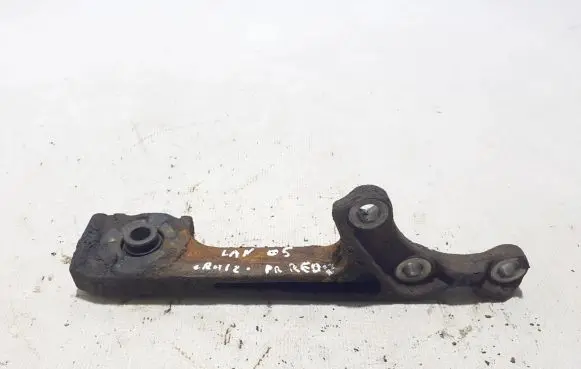 Toyota Land Cruiser (J120) Front differential bracket 5238060010