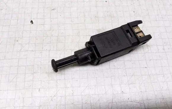 Volkswagen Jetta II Brake pedal sensor switch 191945515