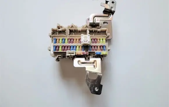 Nissan Rogue Fuse module 243504CL0B 243508991B