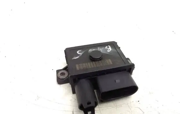 BMW 5 E60 E61 Glow plug pre-heat relay 7798000