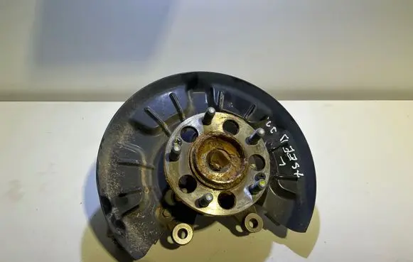 Rear wheel hub