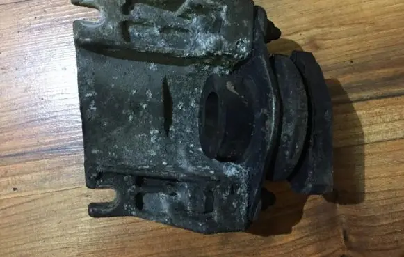 Renault Scenic I Engine mount bracket 7700427286