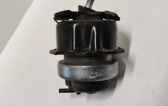 Engine mount bracket