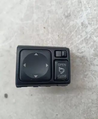 Nissan X-Trail T30 Electric window control switch 6Z13J