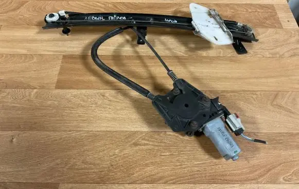 Plymouth Neon Front door manual window regulator 