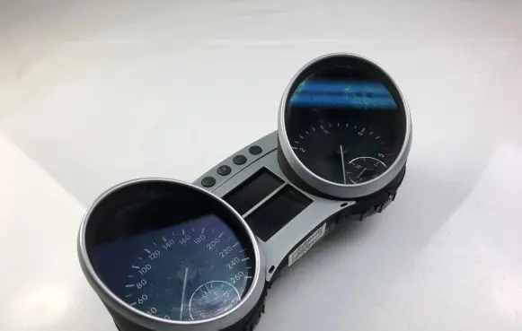 Mercedes-Benz R W251 Speedometer (instrument cluster) A2514402011