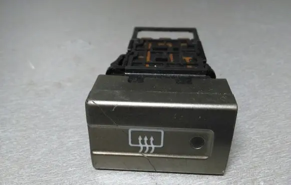 Nissan X-Trail T30 Windscreen/window heater switch 06016
