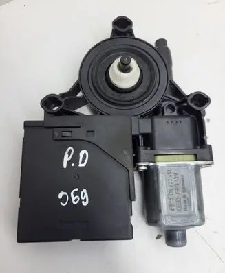 Volkswagen PASSAT B7 Front door window regulator motor 3C0959792C