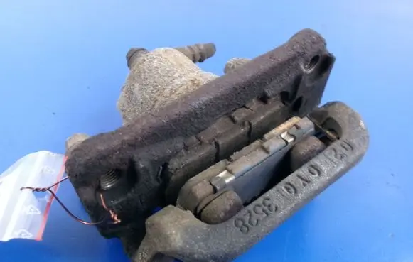 Nissan Juke I F15 Rear brake caliper