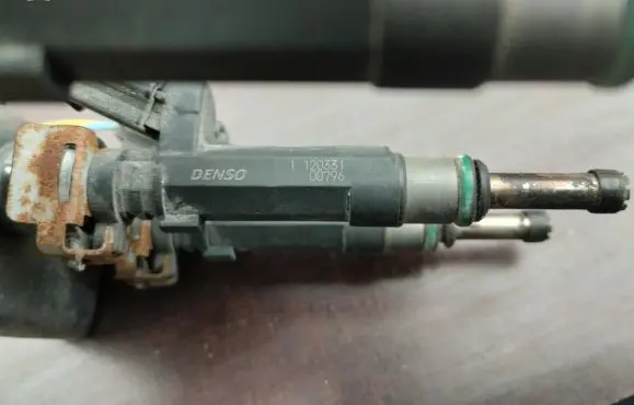 Nissan Juke I F15 Fuel injector 166001KT0A