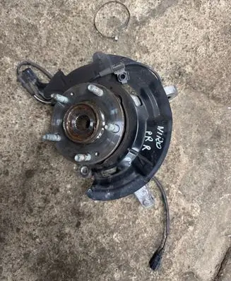 Front wheel hub