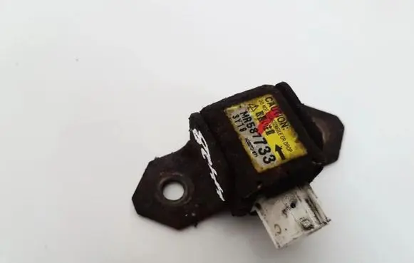 Mitsubishi Outlander Airbag deployment crash/impact sensor mr587733 3y19