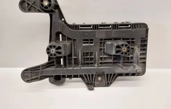 Volkswagen Eos Battery tray 1K0915333C