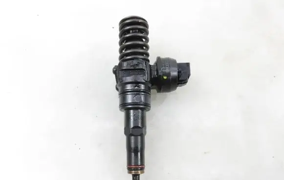 Volkswagen Transporter - Caravelle T5 Fuel injector 0414720215 038130073AG
