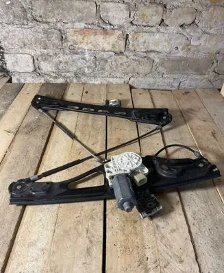 Mercedes-Benz E W211 Front door window regulator with motor A2117200246