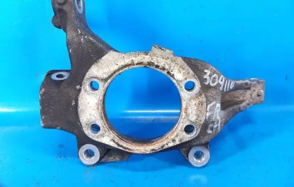 Nissan Pathfinder R52 Rear wheel hub spindle/knuckle 400143JA1A