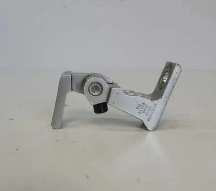Volkswagen Jetta VI Front door upper hinge 8K0831402A
