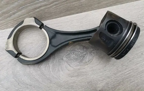 Mercedes-Benz E W211 Piston with connecting rod