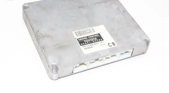 Toyota Avensis T250 Engine control unit/module 8966105C80 MB1758009252