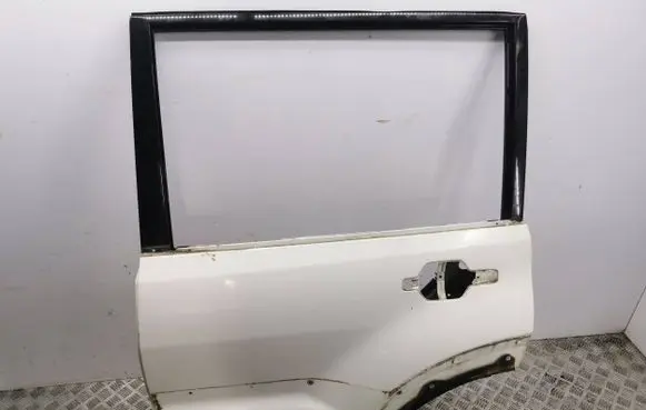 Mitsubishi Pajero Rear door
