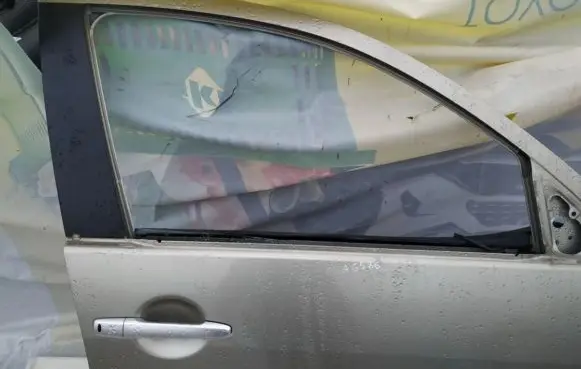 Mitsubishi Outlander Front door window glass four-door