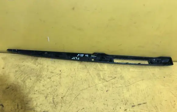 Jaguar XF X250 Dashboard glove box trim RZ3R8P3