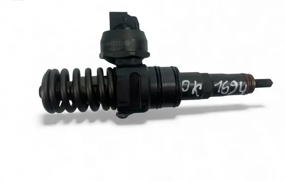 Skoda Fabia Mk2 (5J) Fuel injector 038130073BP