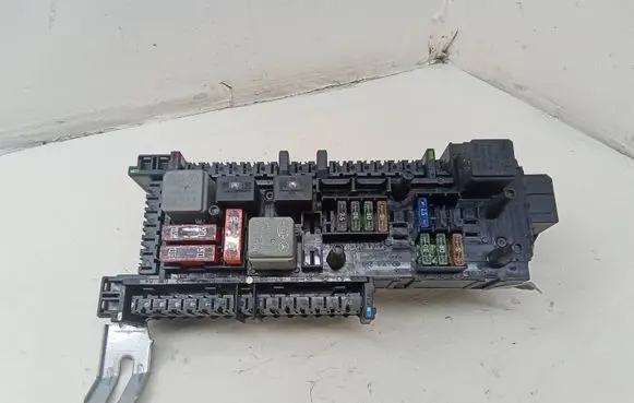 Mercedes-Benz E W212 Fuse module 168298 1670660
