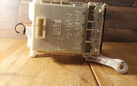 Toyota Auris 150 Fuse module 7A240671 8273002120A 74700208