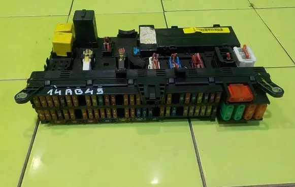 Land Rover Range Rover L322 Fuse box set 518896105 BEZPIECZNIKOW