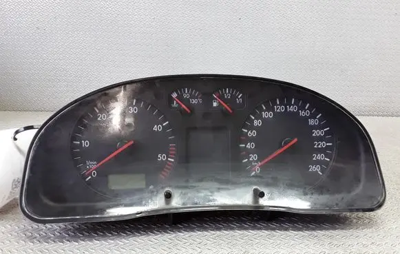 Volkswagen PASSAT B5 Speedometer (instrument cluster) 3B1919880G