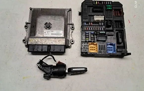 Peugeot 3008 II Engine ECU kit and lock set 9826380880 9819855080