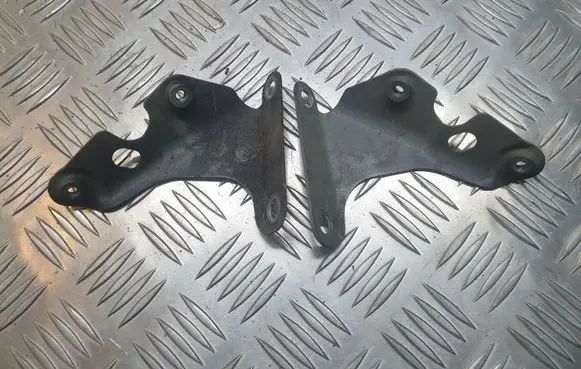 Audi Q7 4L Fender mounting bracket 4L0821135 4L0821136