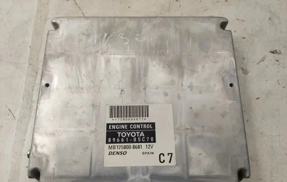 Toyota Avensis T250 Engine control unit/module MB1758008681 8966105C70