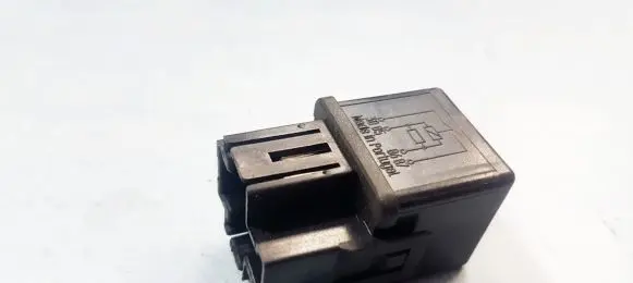 Mitsubishi Carisma Other relay MB953381