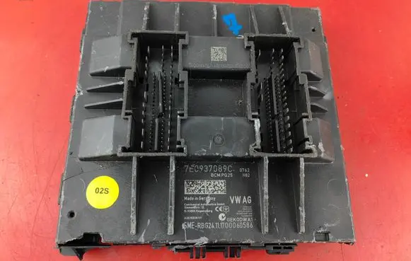 Volkswagen Transporter - Caravelle T5 Central body control module 7E0937089C