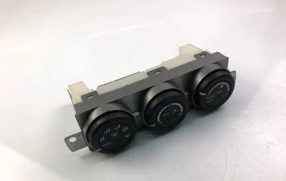 Nissan X-Trail T30 Interior fan control switch 275008H901